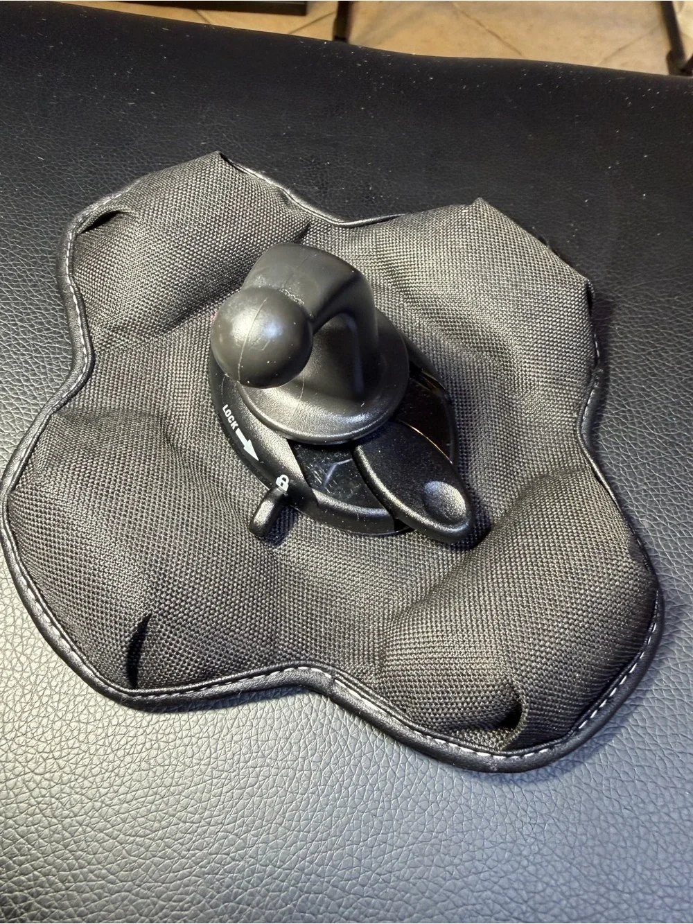 Garmin Black Suction Mount Accessory
